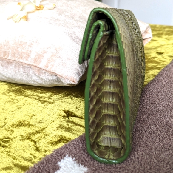 Vivo Genuine Python Clutch - Picture 9 of 11